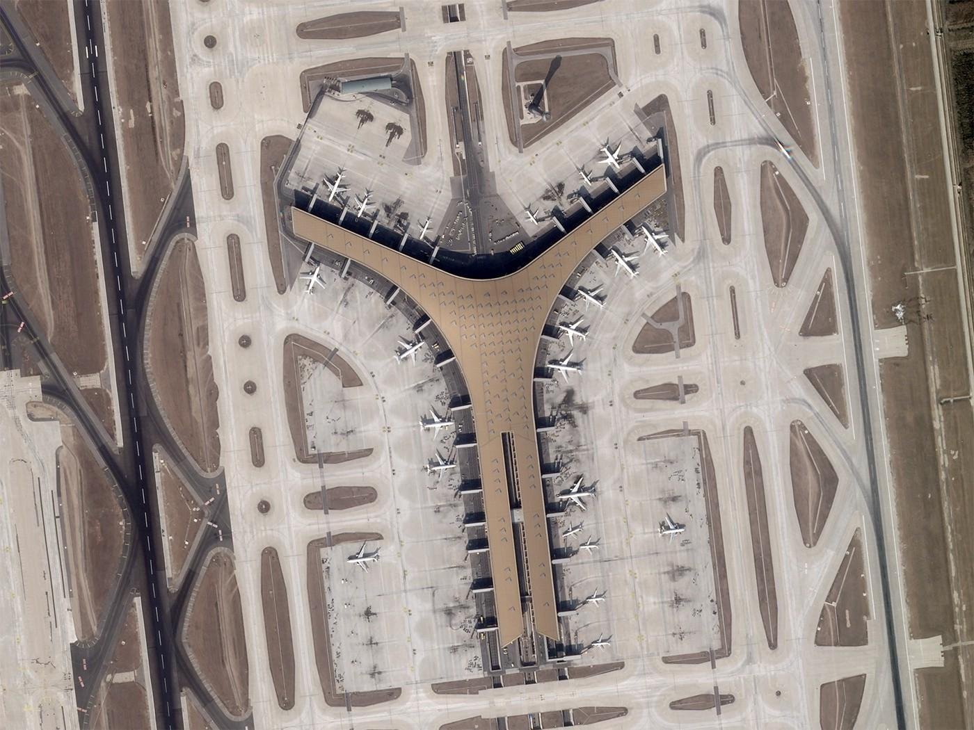 Aeropuerto Internacional de Pekín-Capital (PEK): instalación histórica situada al noreste de la capital china. Destaca su Terminal 3 y su infraestructura aeroportuaria.